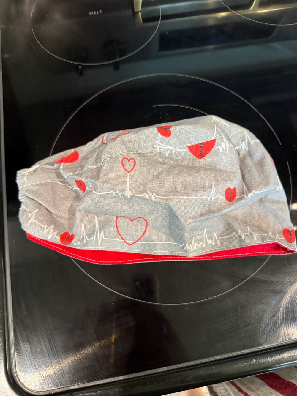 Heart Print Scrub Cap - Gray & Red